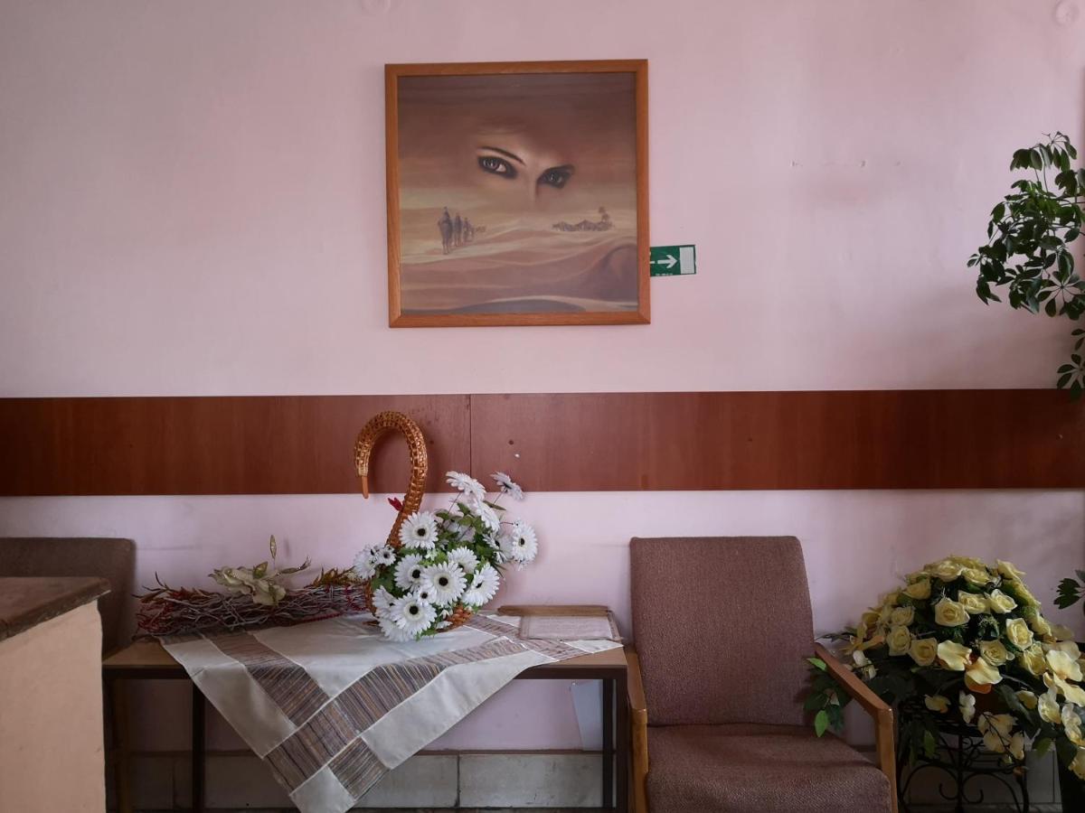 Biela Labut Hotel Nagymihály Kültér fotó
